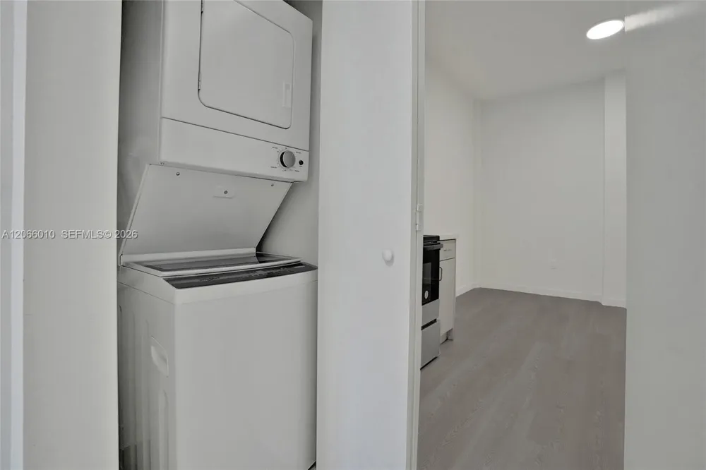 1567 NW 1st St #10 Miami, FL 33125