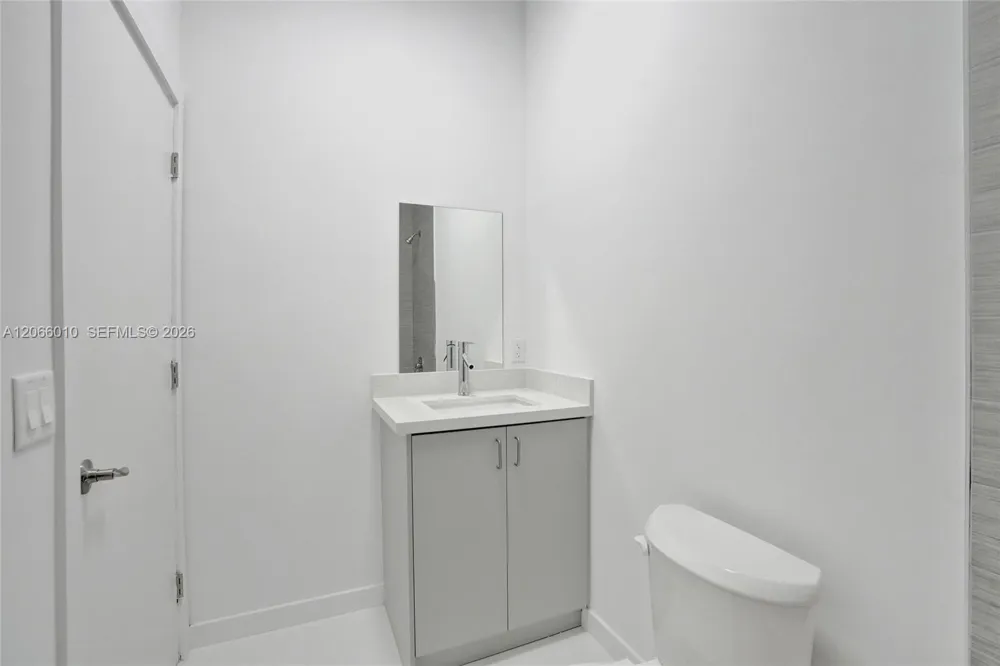1567 NW 1st St #10 Miami, FL 33125