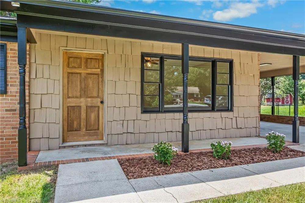 117 Hinshaw Avenue Yadkinville, NC 27055