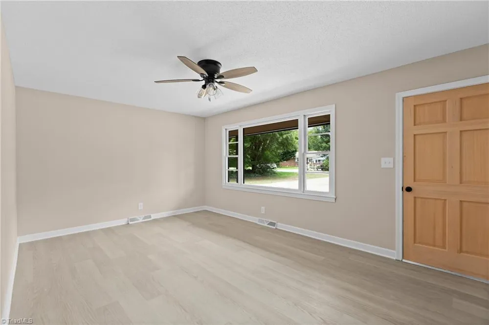 117 Hinshaw Avenue Yadkinville, NC 27055