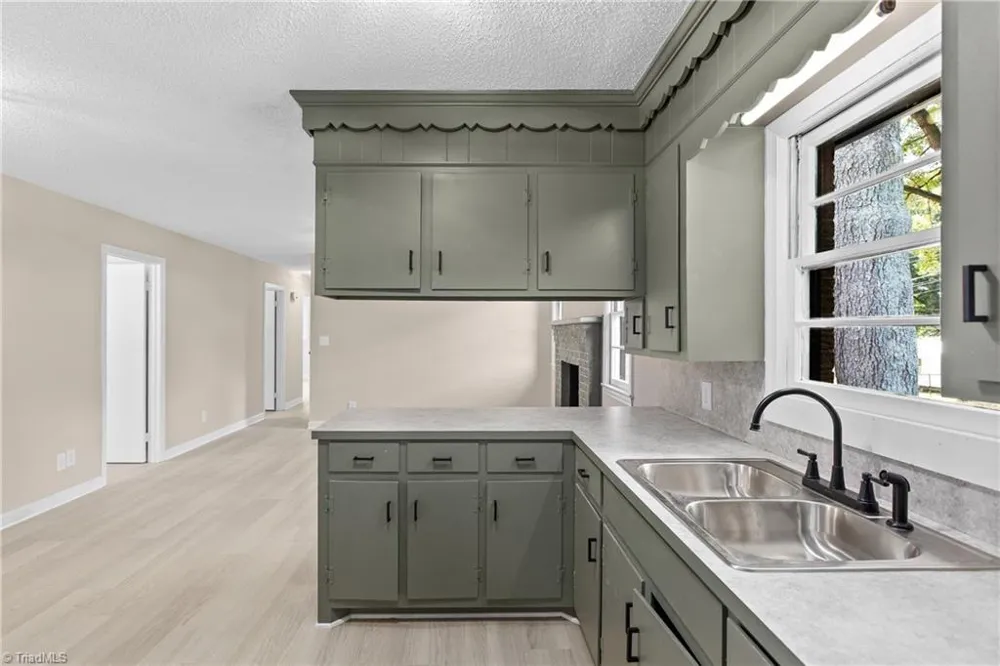 117 Hinshaw Avenue Yadkinville, NC 27055