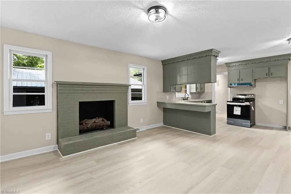 117 Hinshaw Avenue Yadkinville, NC 27055