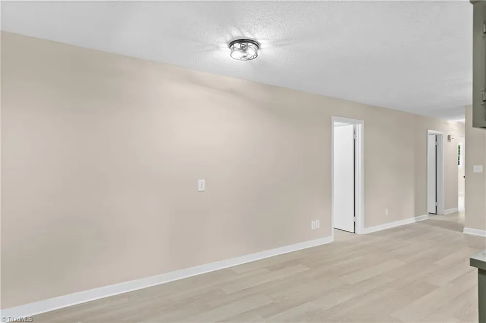 117 Hinshaw Avenue Yadkinville, NC 27055