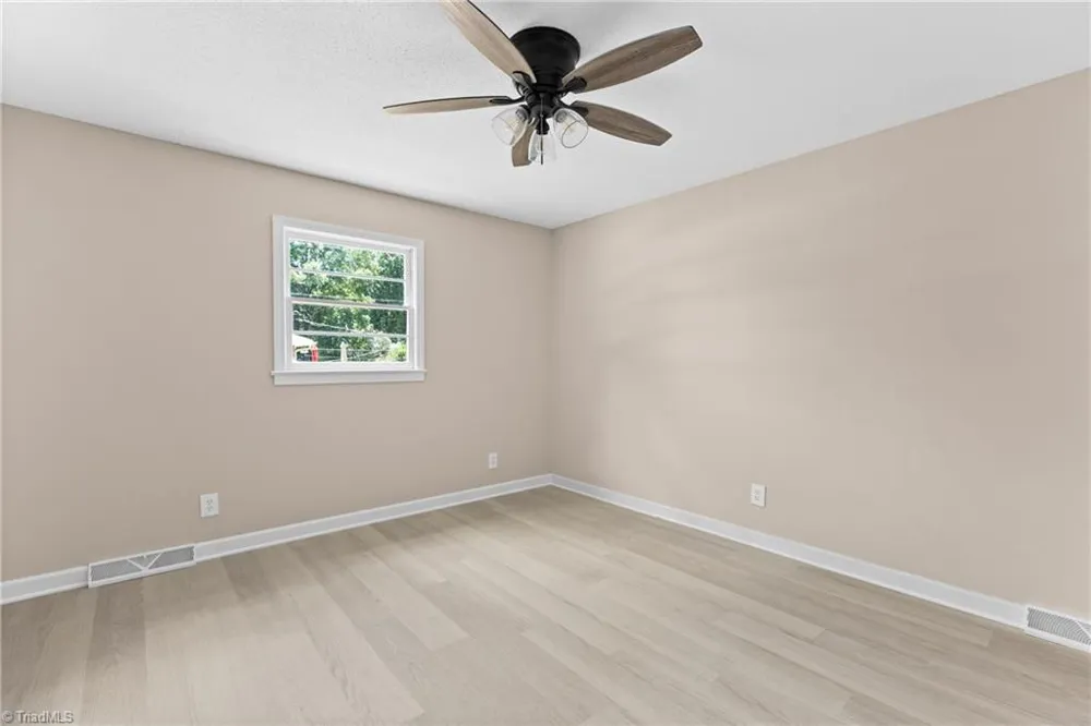 117 Hinshaw Avenue Yadkinville, NC 27055