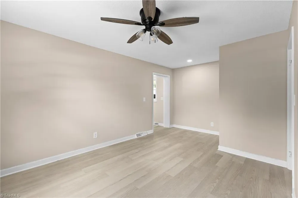 117 Hinshaw Avenue Yadkinville, NC 27055