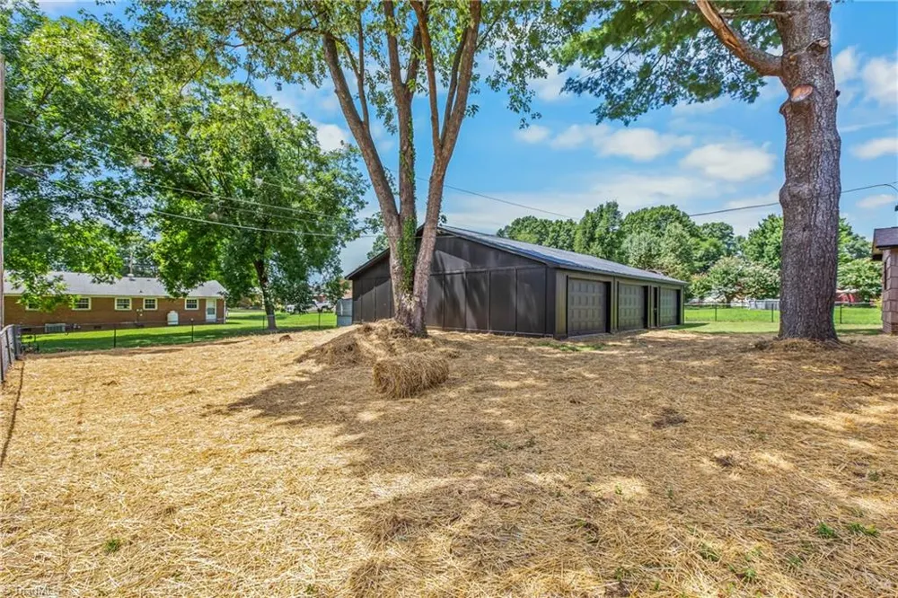 117 Hinshaw Avenue Yadkinville, NC 27055