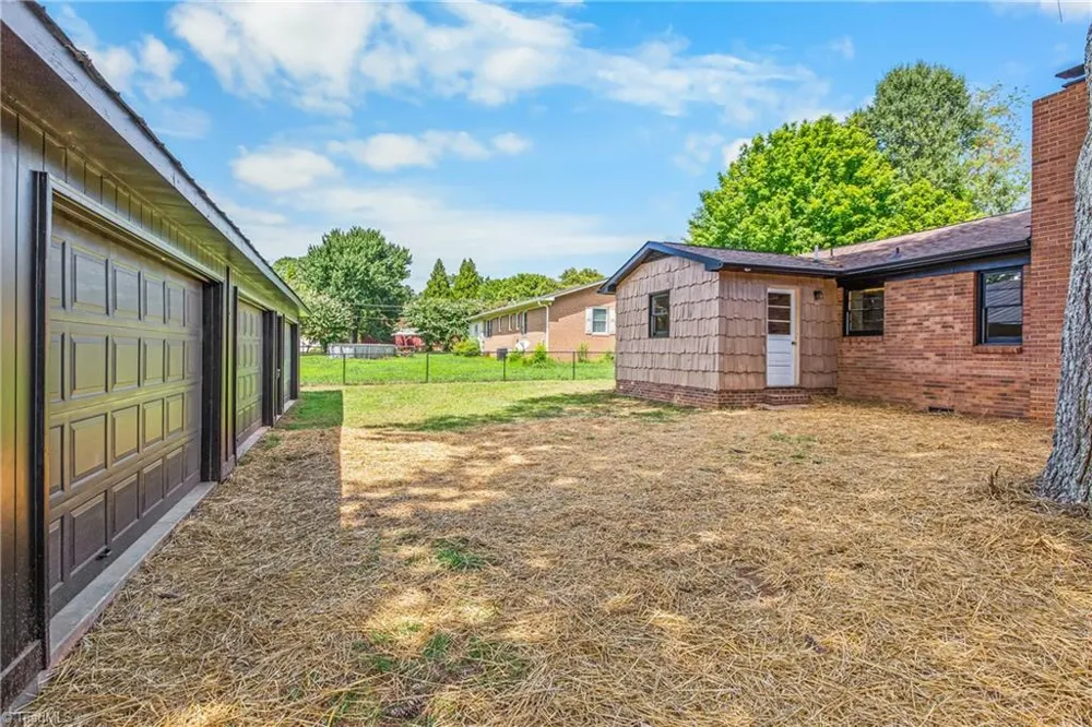 117 Hinshaw Avenue Yadkinville, NC 27055