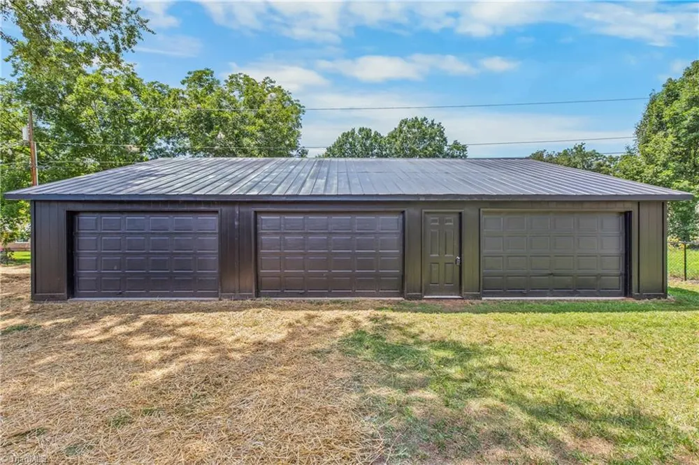 117 Hinshaw Avenue Yadkinville, NC 27055