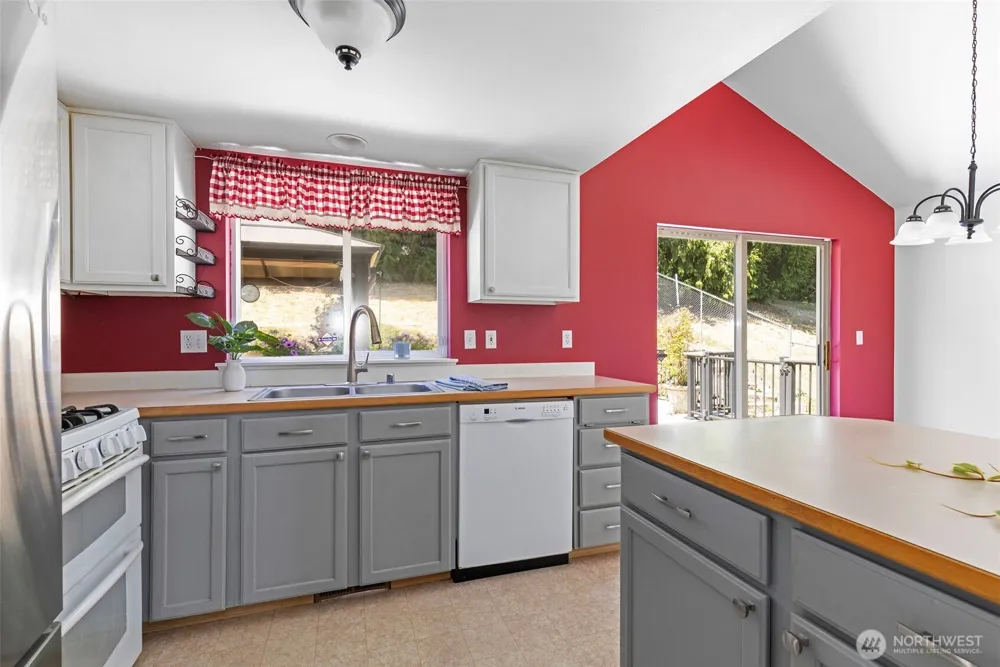 7331 NE Morning View Avenue Bremerton, WA 98311