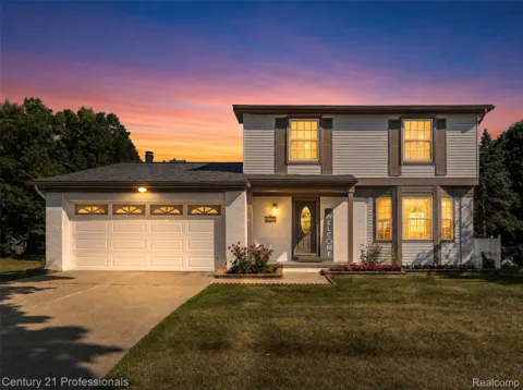 808 Oak Ridge Court