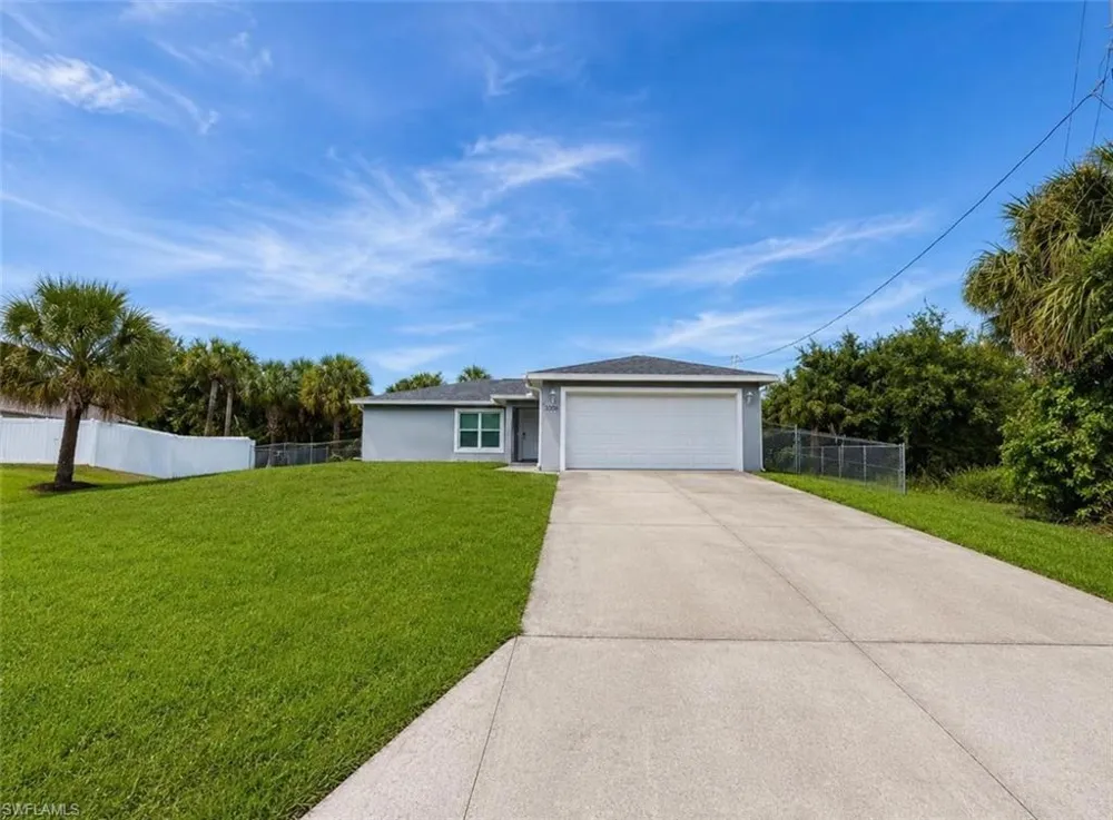 3006 Base Court Labelle, FL 33935