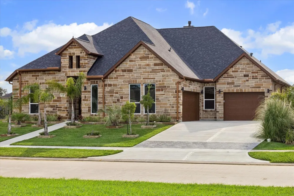 606 Appia Drive Kemah, TX 77565