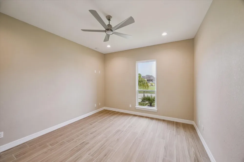 606 Appia Drive Kemah, TX 77565