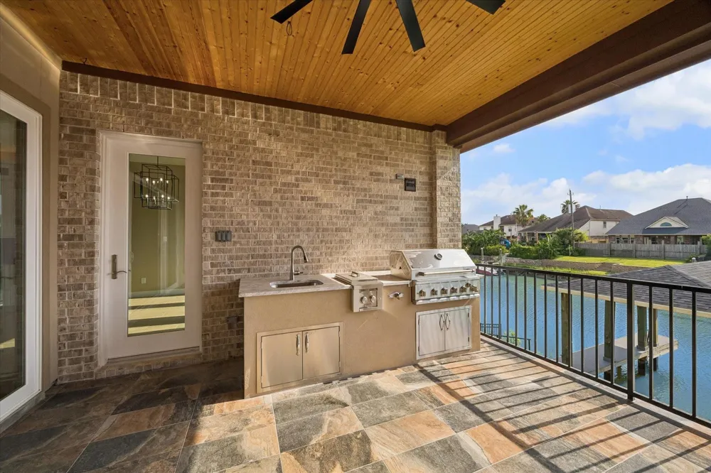606 Appia Drive Kemah, TX 77565