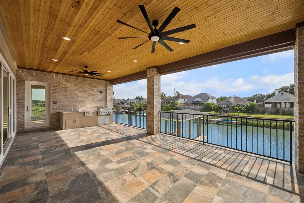 606 Appia Drive Kemah, TX 77565