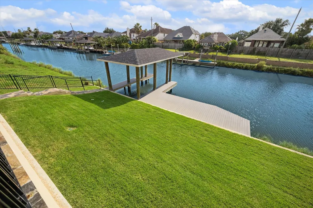 606 Appia Drive Kemah, TX 77565