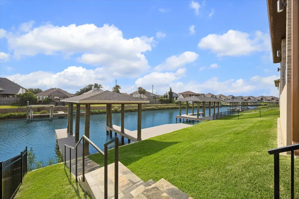 606 Appia Drive Kemah, TX 77565