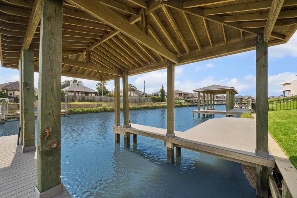 606 Appia Drive Kemah, TX 77565