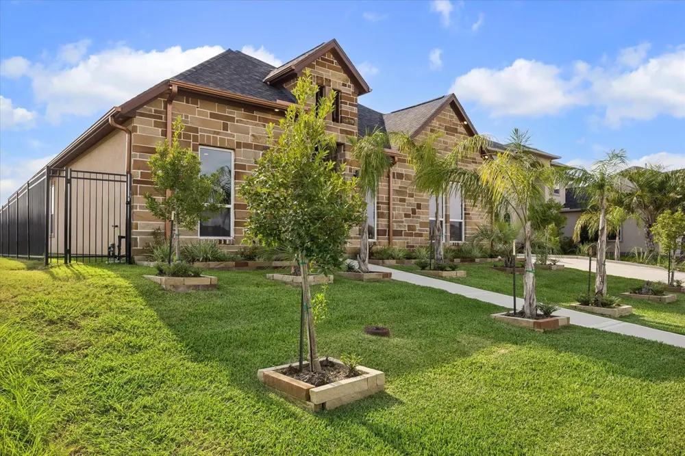 606 Appia Drive Kemah, TX 77565