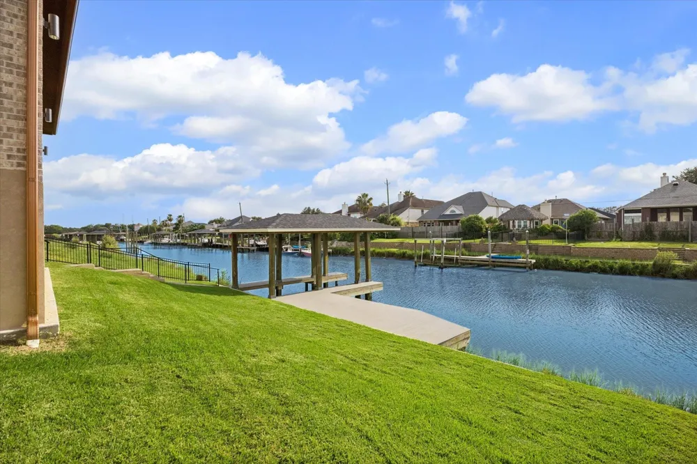 606 Appia Drive Kemah, TX 77565