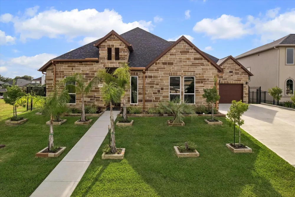 606 Appia Drive Kemah, TX 77565