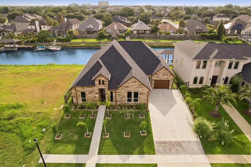 606 Appia Drive Kemah, TX 77565