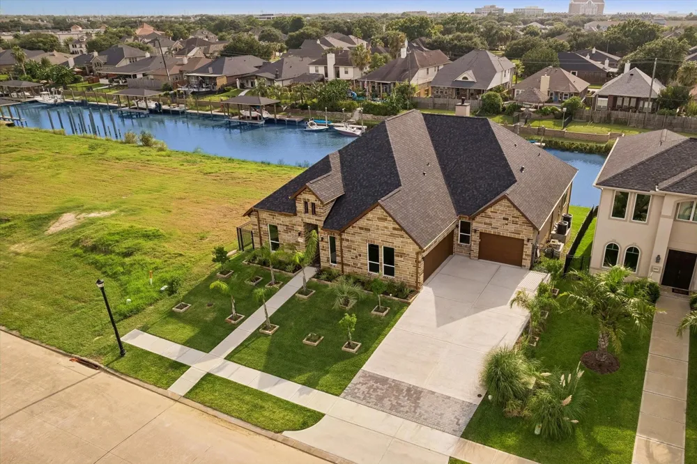 606 Appia Drive Kemah, TX 77565