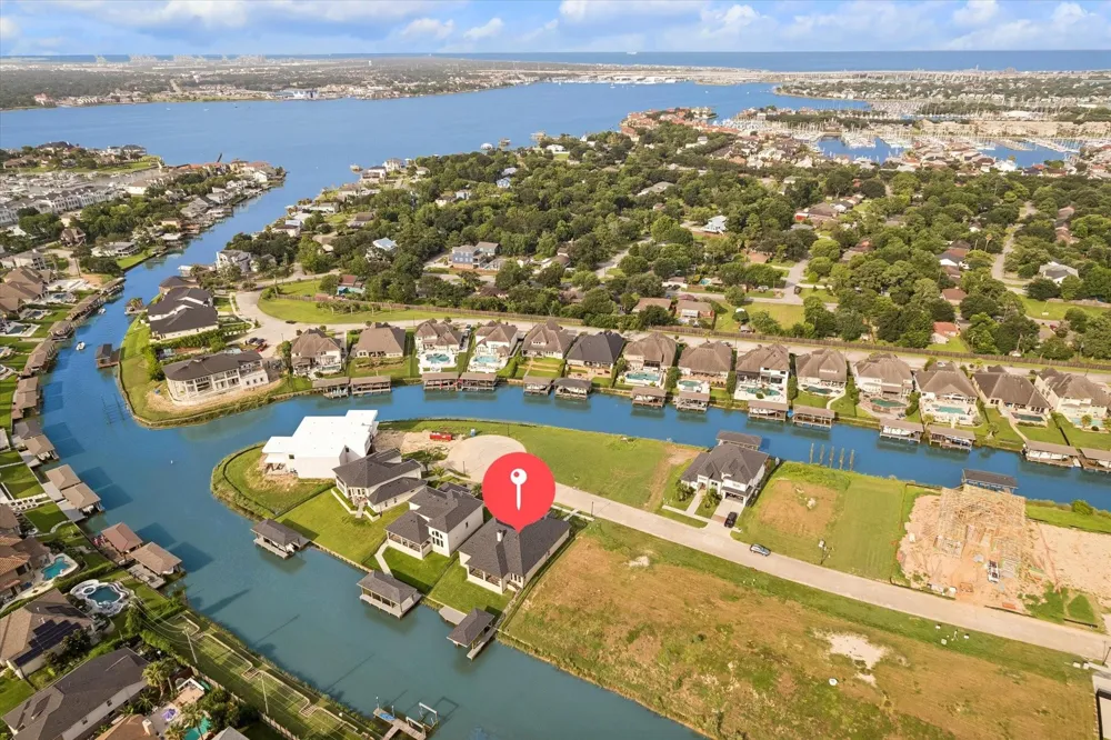 606 Appia Drive Kemah, TX 77565