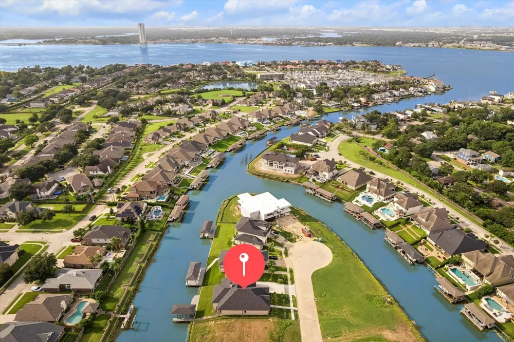 606 Appia Drive Kemah, TX 77565
