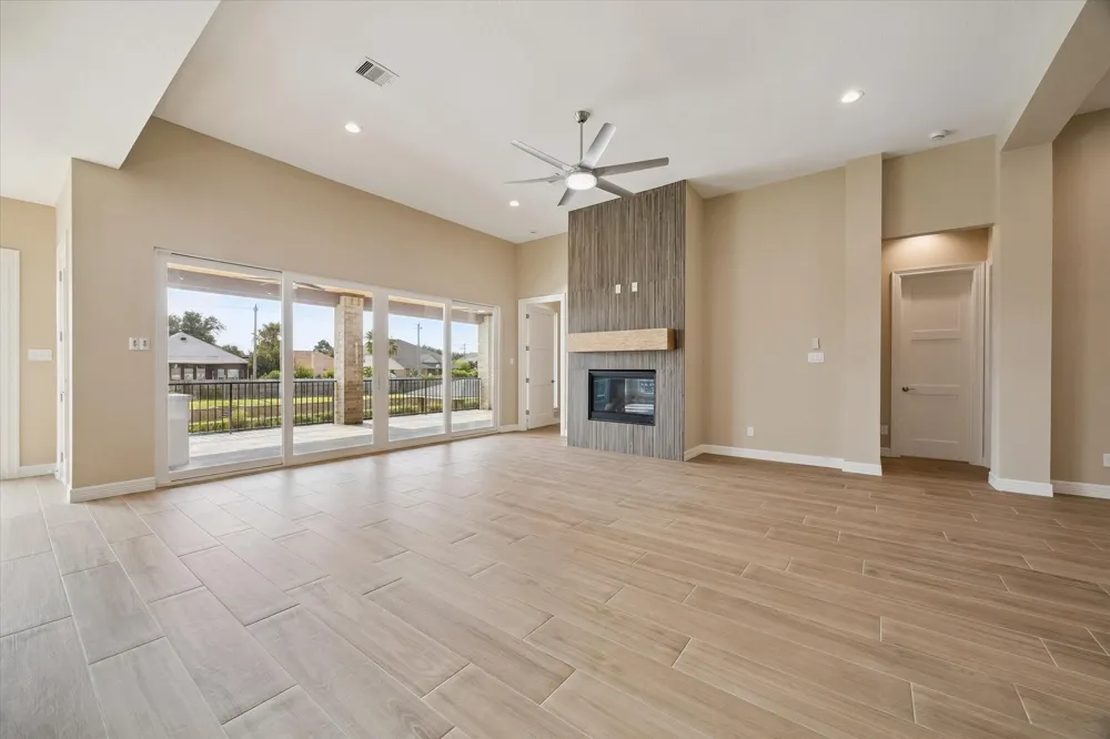 606 Appia Drive Kemah, TX 77565