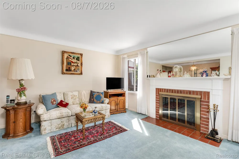 2121 Stanhope Street Grosse Pointe Woods City, MI 48236