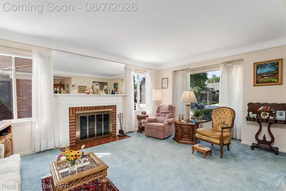 2121 Stanhope Street Grosse Pointe Woods City, MI 48236