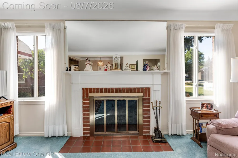 2121 Stanhope Street Grosse Pointe Woods City, MI 48236