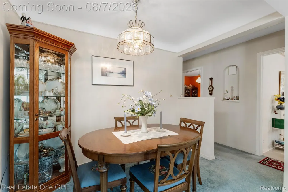 2121 Stanhope Street Grosse Pointe Woods City, MI 48236