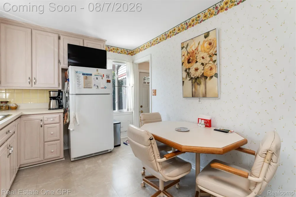 2121 Stanhope Street Grosse Pointe Woods City, MI 48236