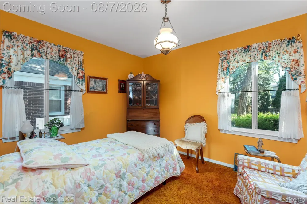 2121 Stanhope Street Grosse Pointe Woods City, MI 48236