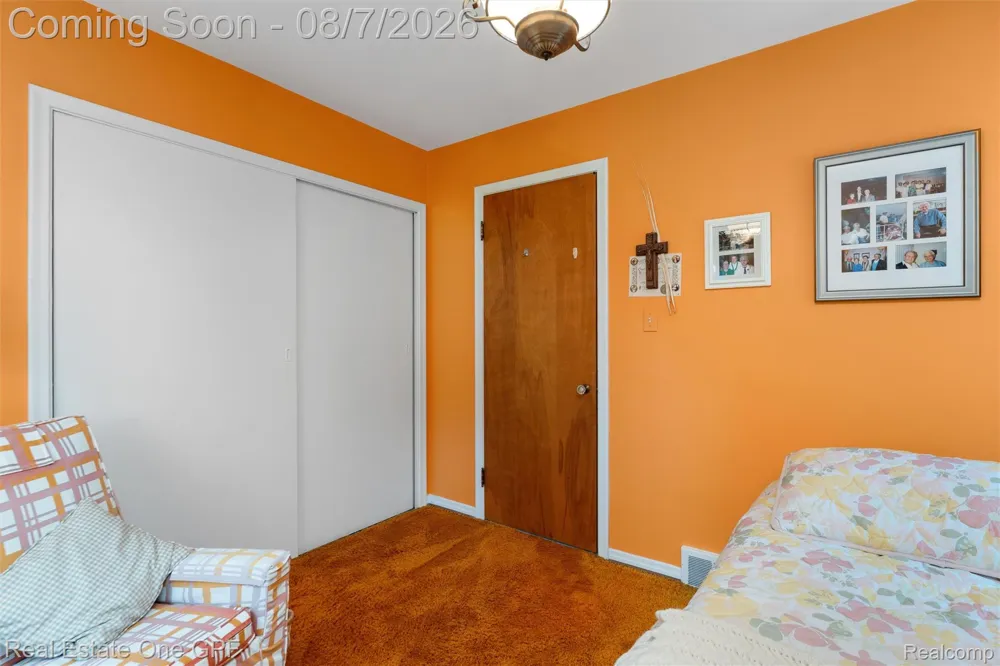 2121 Stanhope Street Grosse Pointe Woods City, MI 48236