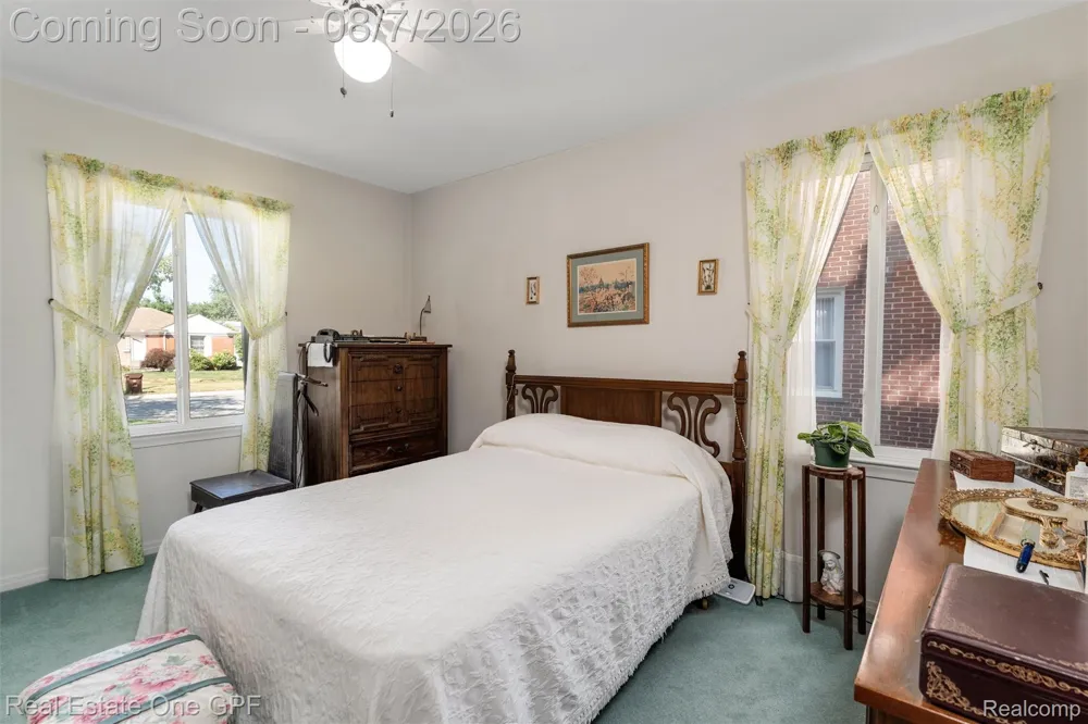 2121 Stanhope Street Grosse Pointe Woods City, MI 48236