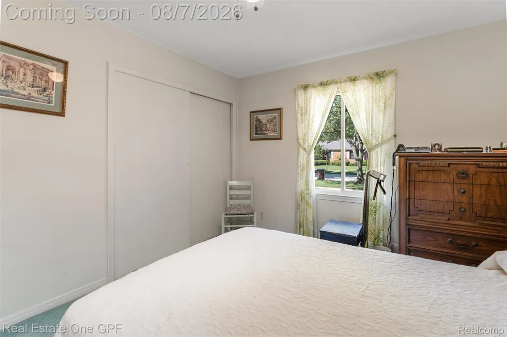 2121 Stanhope Street Grosse Pointe Woods City, MI 48236