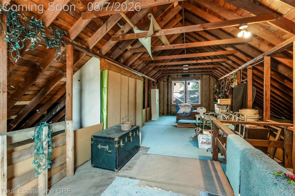 2121 Stanhope Street Grosse Pointe Woods City, MI 48236