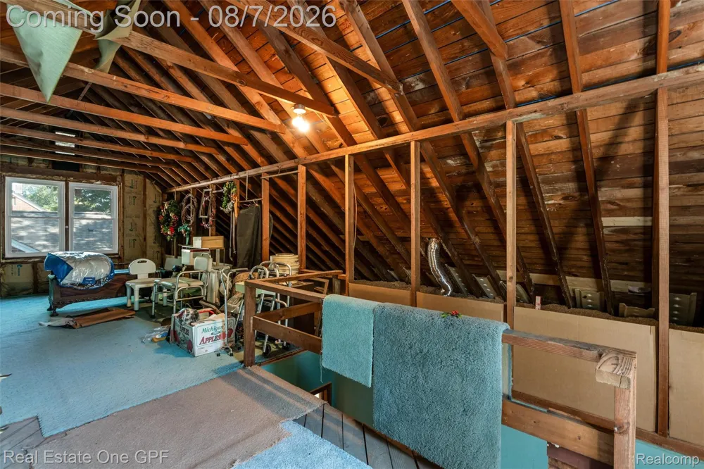 2121 Stanhope Street Grosse Pointe Woods City, MI 48236