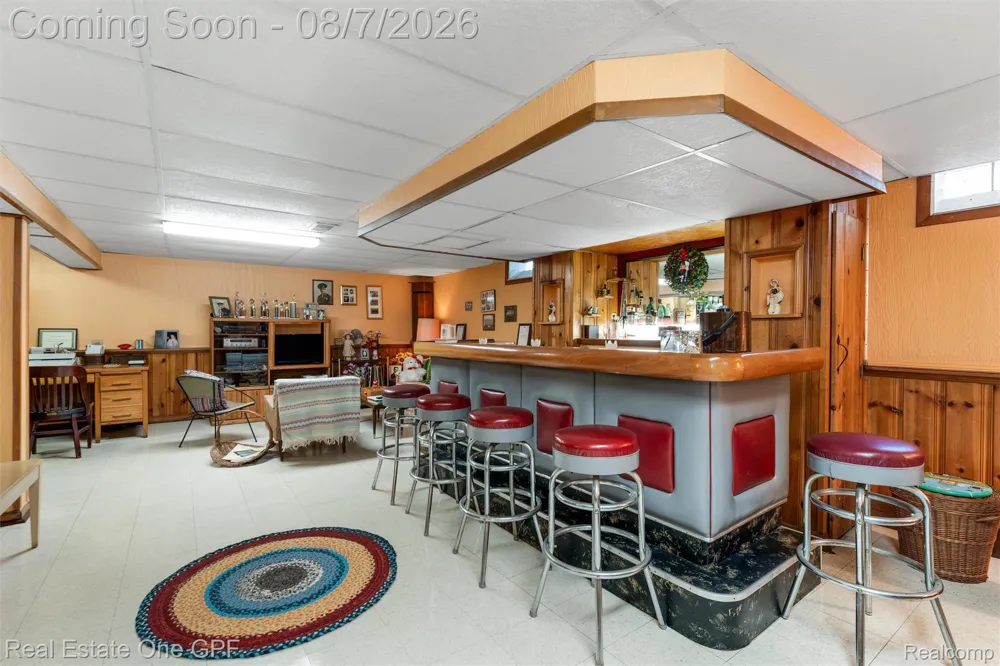 2121 Stanhope Street Grosse Pointe Woods City, MI 48236