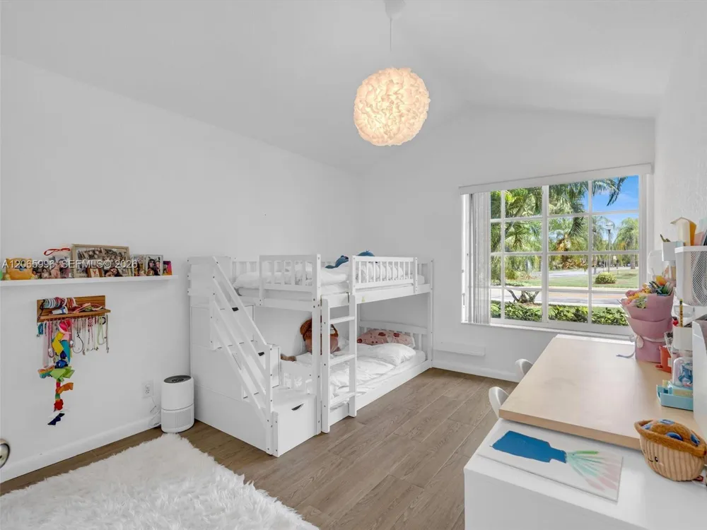 629 Spinnaker Weston, FL 33326