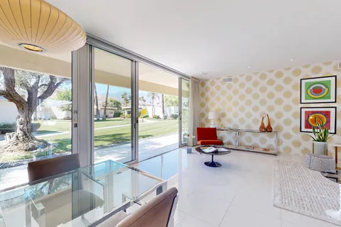 318 Desert Lakes Drive