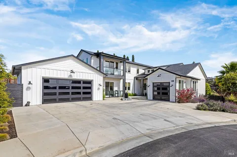 3742 Sawgrass Place