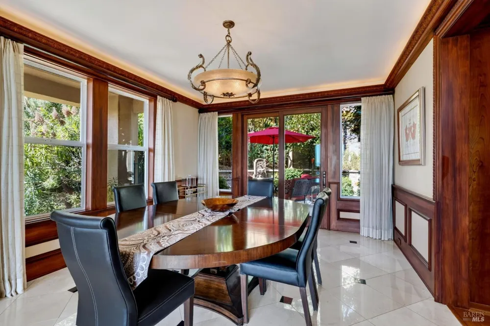 1176 Castle Oaks Drive Napa, CA 94558