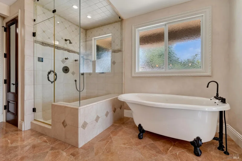 1176 Castle Oaks Drive Napa, CA 94558
