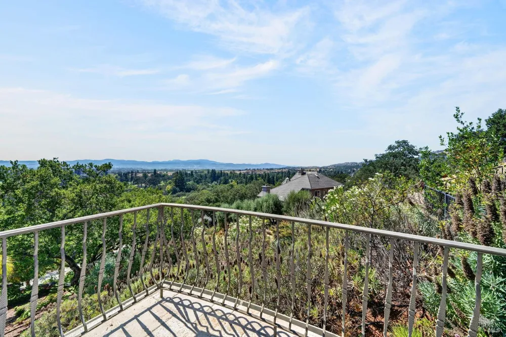 1176 Castle Oaks Drive Napa, CA 94558