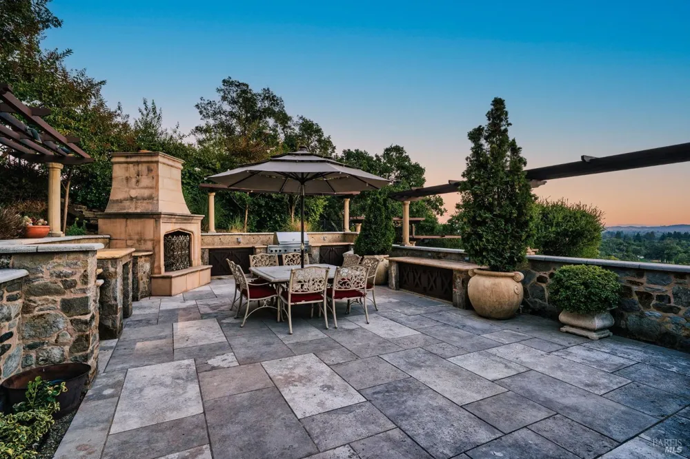 1176 Castle Oaks Drive Napa, CA 94558