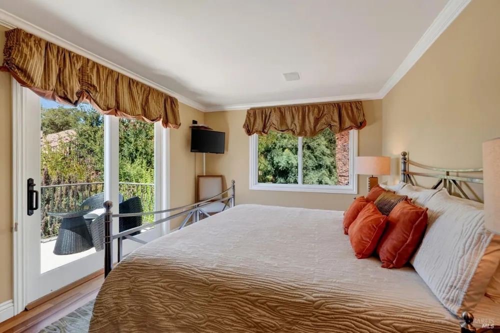 1176 Castle Oaks Drive Napa, CA 94558